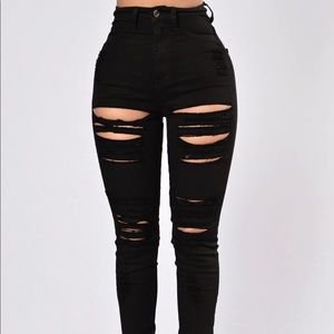 Black highwaisted ripped skinny jeans
